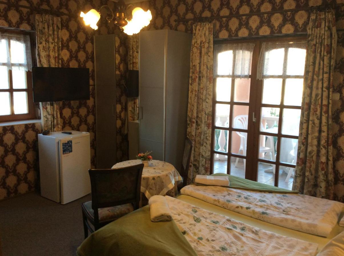 Ilona Kis Kastély Panzió Hotel Keszthely Kültér fotó