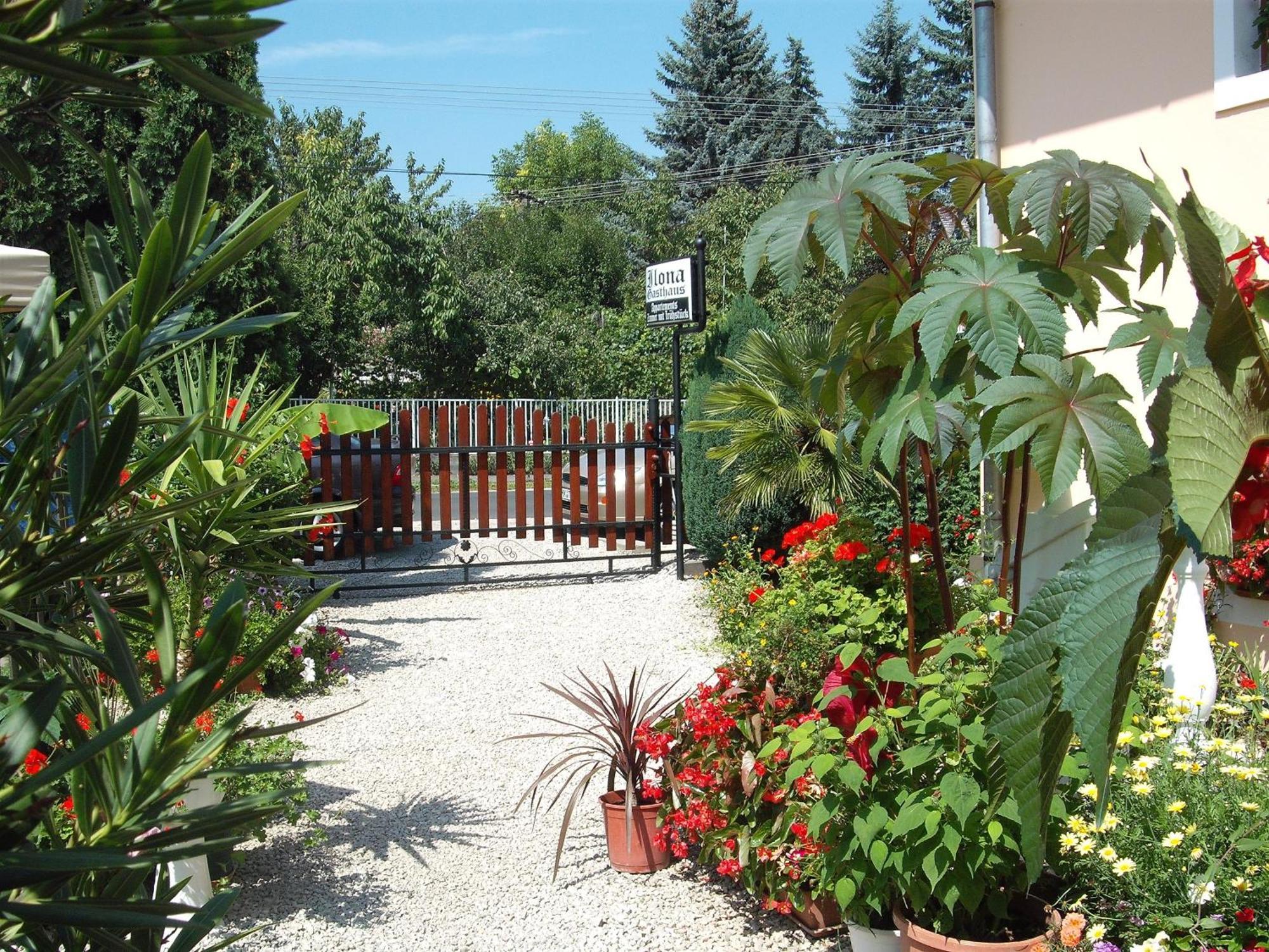 Ilona Kis Kastély Panzió Hotel Keszthely Kültér fotó